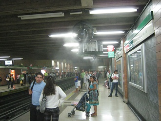 U-Bahnstation "Santa Ana",
                          Feuchtventilatoren, Ansicht von vorn