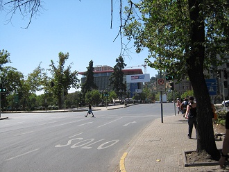 Plaza Baquedano, Sicht auf eine Br�cke