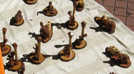 Calle P�o Nono, figuritas en
                                  huesos de melocot�n, primer plano 02