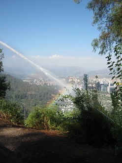 Irrigaci�n de �rboles con arco iris y con
                panorama