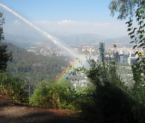 Irrigaci�n con arco iris con panorama,
                            primer plano