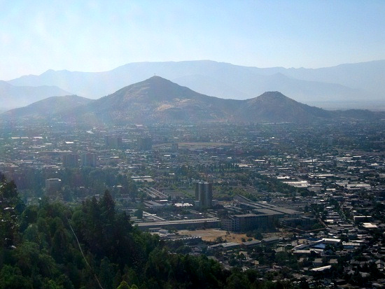 Otra vista a Santiago de Chile con
                            cordilleras al fondo