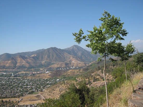 Vista a las monta�as y a un puente
                            grande