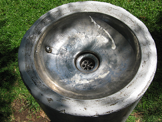 Kleiner Brunnen an der
                                  Valdivia-Allee zum H�ndewaschen