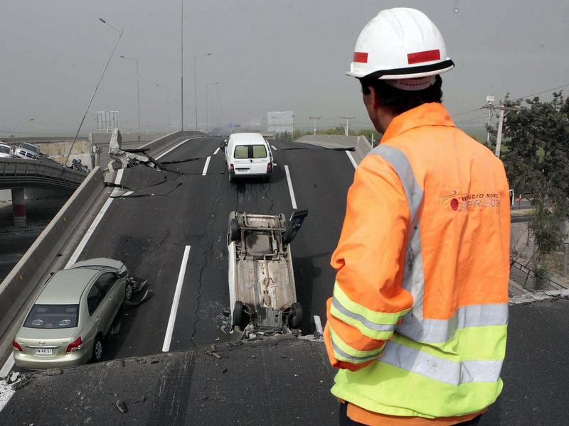 Santiago,
                Autobahnbr�cke in St�cken mit Autos