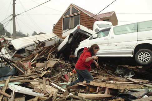 Dichato an
                der chilenischen K�ste, Chaos nach Erdbeben und Tsunami
                [100]