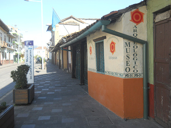 Das Ureinwohnermuseum (Arch�ologiemuseum) von
                  Cuenca in Ecuador, Eingang