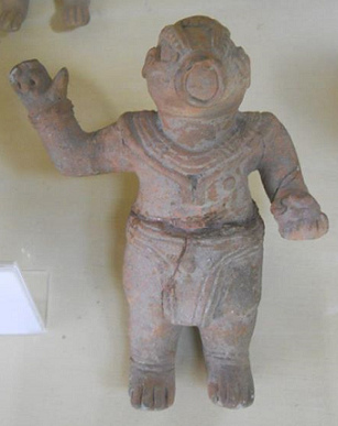 Figur�n de astronauta de la cultura Jama Coaque
                  01