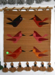 Tejido con un dise�o de seis p�jaros
                              en colores diversos
