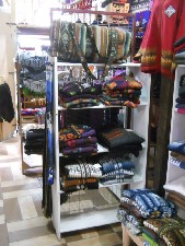 Taschen und Pullis
