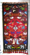 El tejido con el
              calencario incaico, primer plano
