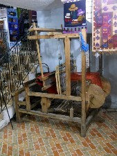 Telar con tejidos