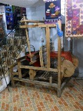 Telar con tejidos