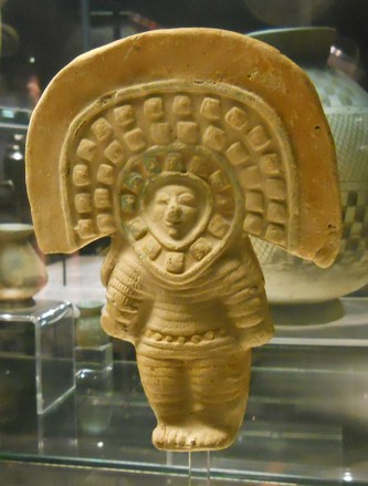 Kultur Jama Coaque
                          (Ecuador), Astronaut, Gott, Ausserirdischer im
                          Raumanzug und mit Helm 6