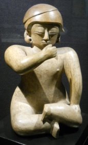 Chorrera culture
                          (Ecuador), extraterrestrial astronaut god 04
                          cross-legged with helmet 01