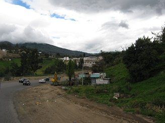 Strasse und
Berglandschaft Strasse
und Berglandschaft