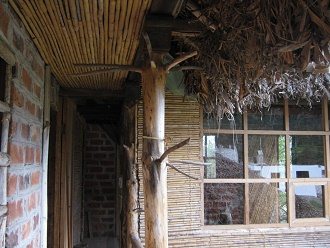 Ein
                          Pfosten mit Naturhaken (01)