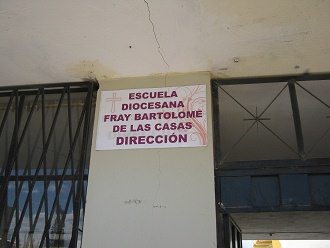 Das Schild der Direktion der Schule
                          "Fray" am Dorfplatz