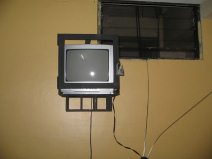 Hostal Berlin, der Fernseher
                                    ist eingegittert