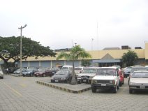 Guayaquil, das Einkaufszentrum
                                    "Policentro", der
                                    Eingangsbereich, Panoramafoto 01