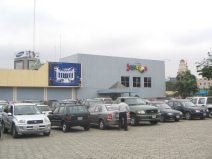 Guayaquil, das Einkaufszentrum
                                    "Policentro", der
                                    Eingangsbereich, Panoramafoto 03