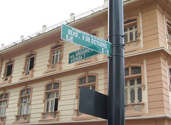 Centro de Guayaquil, se�al de tr�nsito
                          del Bulevar 9 de Octubre
