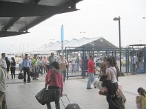 Guayaquil, entrada del "Terminal
                          Terrestre"