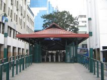 Guayaquil, eine moderne Busstation der
                          modernen Metrov�a, mit grosser Rampe ohne
                          Treppe