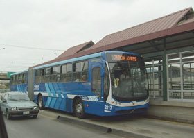 Guayaquil, Metrov�a, grande
                                    metrob�s, vista lateral