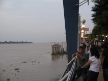 El panorama de Guayaquil al "malec�n
                        2000" al R�o Guayas (04)