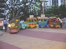 Guayaquil, Promenade 2000, ein Elektrozug
                        f�r Kinder