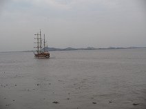 Barco de pirata en el R�o Daule en
                        Guayaquil (03)