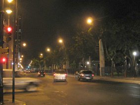 Guayaquil, la pista del Malec�n Bol�var en
                        la noche