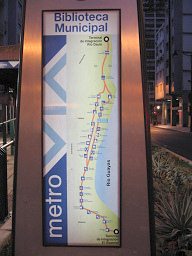 Guayaquil, la placa con la ruta del
                        paradero "Biblioteca Municipal" de la
                        "Metrov�a"