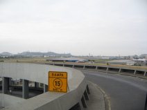 Guayaquil, Terminal Terrestre, bajando la
                          rampa (01)