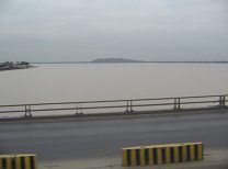 Puente sobre el R�o Babahoyo (02), vista
                          al R�o Babahoyo