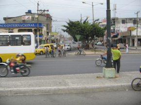 Dur�n, biciclistas al fondo
