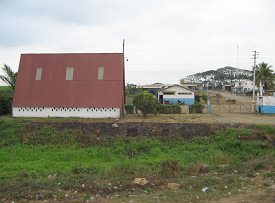 Pueblo con iglesia (Tres Cerritos?) entre
                          General Pedro Montero y Puerto Inca