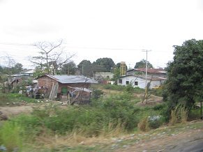Pueblo de plantaci�n "El Mango"
                          (?) antes de Puerto Inca (carretera nacional
                          no. 25)