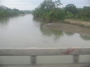 Traves�a del r�o entre General Pedro
                          Montero y Puerto Inca, cerca de Puerto Inca