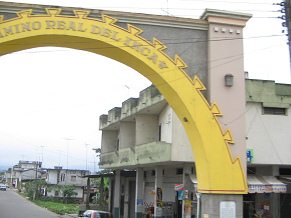 Naranjal, un arco indicando un
                          "Camino Real del Inca"