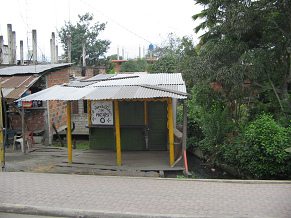Naranjal, una casa de chapa ondulada