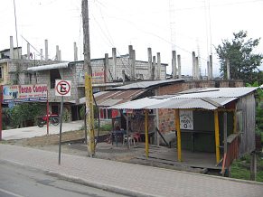 Naranjal, casas de chapa ondulada
