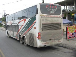 Naranjal, el gran bus de la empresa CIFA,
                          rev�s