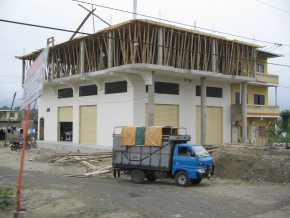Naranjal, una casa grande en
                          construcci�n