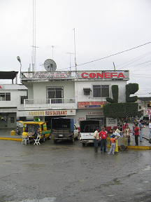 Naranjal-Machala, pasaje de un pueblo,
                          casa con restaurante