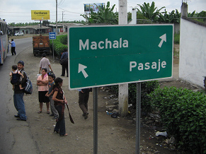 Cruce justamente antes de Machala con
                          se�ales para Machala o "pasaje"