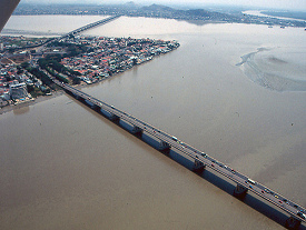 Guayaquil-Dur�n, el "Puente de la
                          Unidad Nacional", foto a�rea