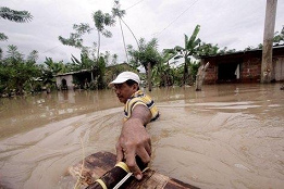 Inundaciones en enero 2008 en
                                      Puerto Inca