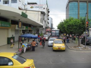 Machala, otro cruce con avenida